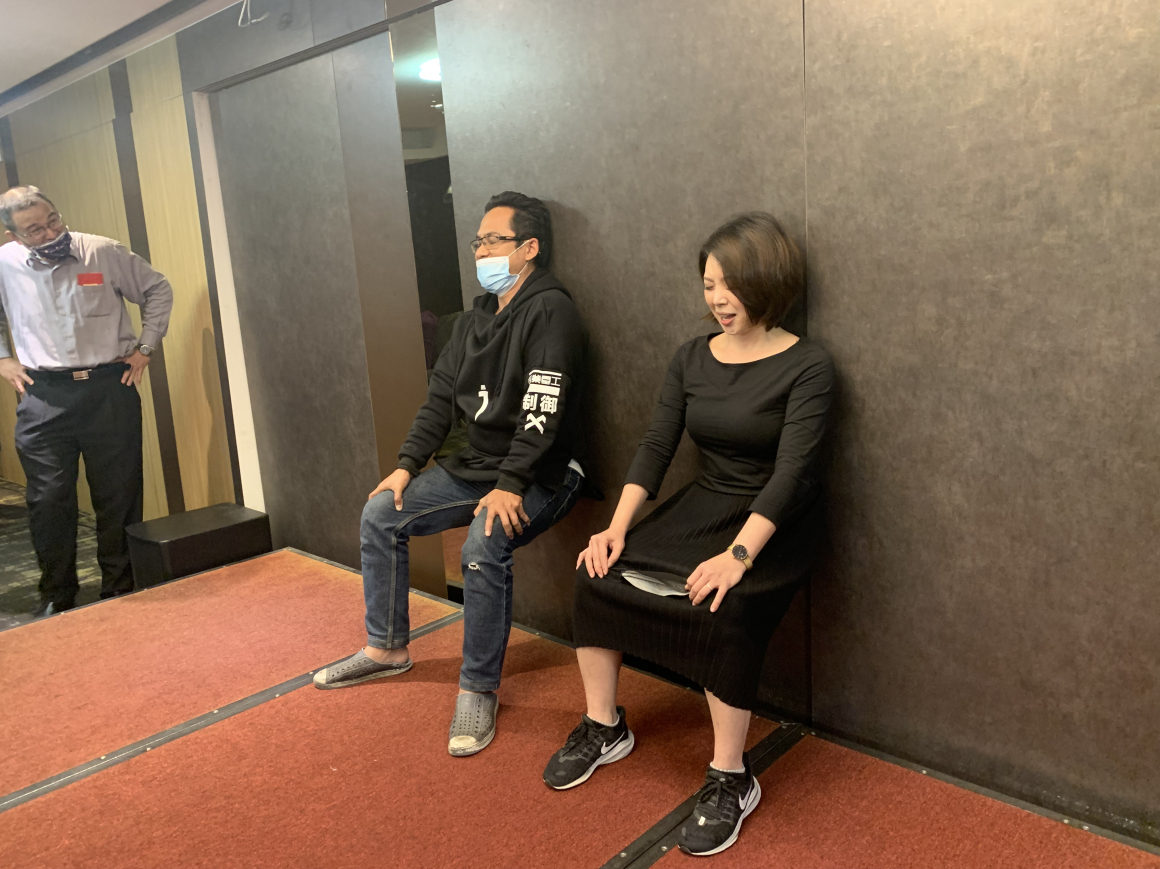 3.深蹲比賽搶禮物 (2)