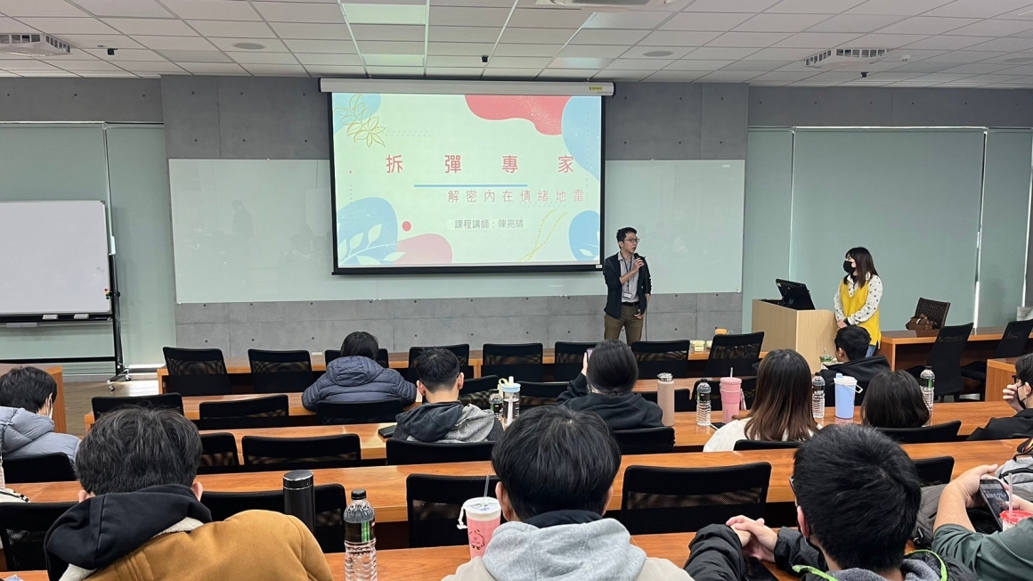 LINE_ALBUM_1218院週會_241220_3